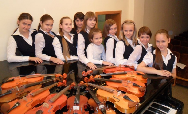 Новотроицкий ансамбль скрипачей привез из Италии «золото»